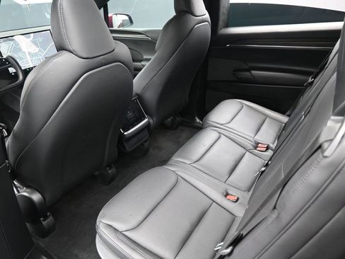 Used 2023 Tesla Model X image 25