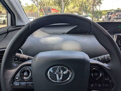 Used 2022 Toyota Prius FWD image 31