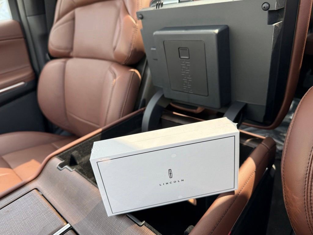 New 2027 Lincoln Navigator Reserve AWD/4WD image 21