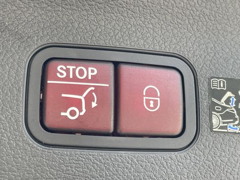 Certified 2025 Mercedes-Benz GLS 450 4MATIC image 13