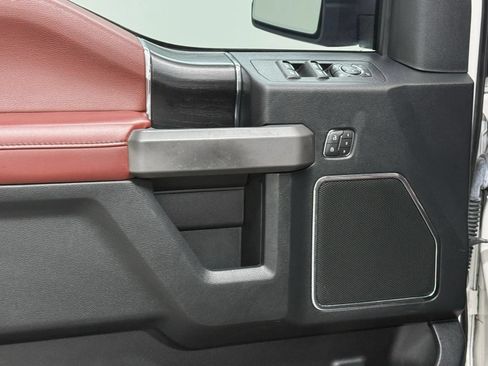 Used 2019 Ford F150 Platinum w/ Equipment Group 701A Luxury AWD/4WD image 30