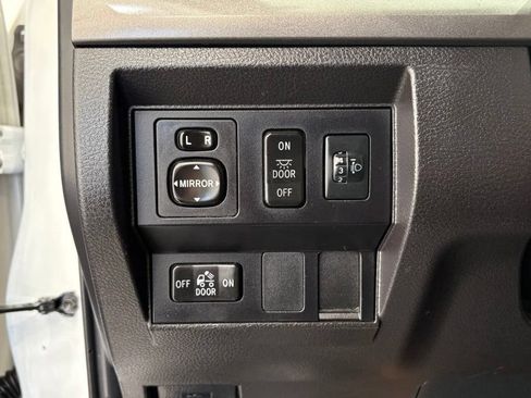 Used 2016 Toyota Tundra SR5 w/ SR5 Upgrade Package AWD/4WD image 31