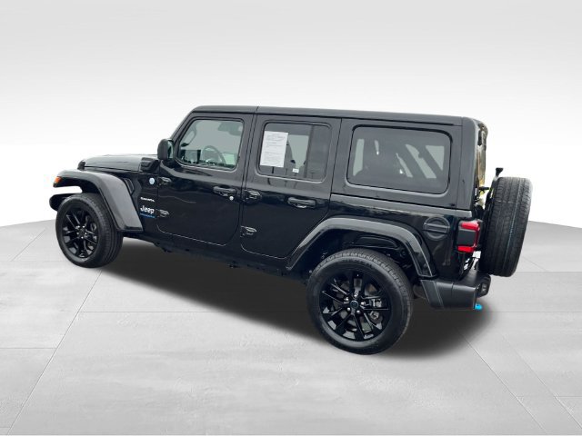 Used 2024 Jeep Wrangler Unlimited Sahara w/ Technology Group AWD/4WD image 3