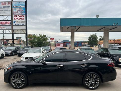 Used 2017 INFINITI Q70 3.7 AWD/4WD image 2