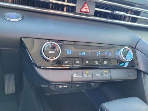 Used 2023 Hyundai Elantra SEL image 21
