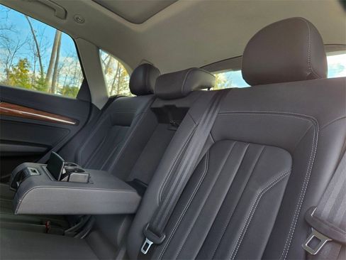 Used 2023 Audi Q5 2.0T Premium w/ Convenience Package image 11