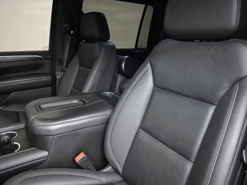 Used 2023 Chevrolet Suburban Z71 w/ Luxury Package AWD/4WD image 17