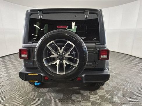 Used 2024 Jeep Wrangler Unlimited w/ Convenience Group AWD/4WD image 4