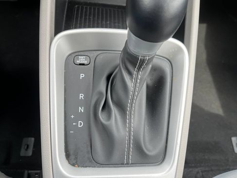 Used 2025 Hyundai Venue SEL FWD image 26