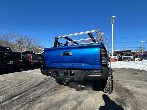 Used 2017 Toyota Tacoma TRD Off-Road w/ Tow Package AWD/4WD image 9
