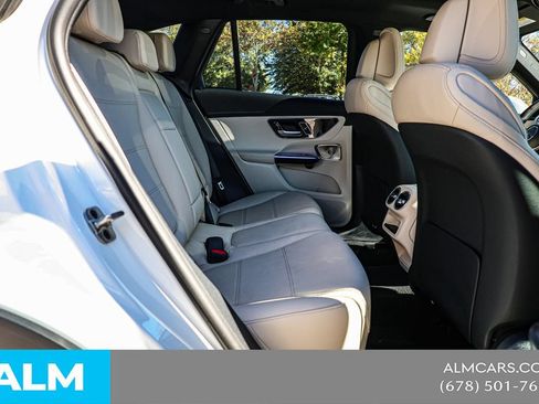 Used 2025 Mercedes-Benz GLC 300 4MATIC image 19