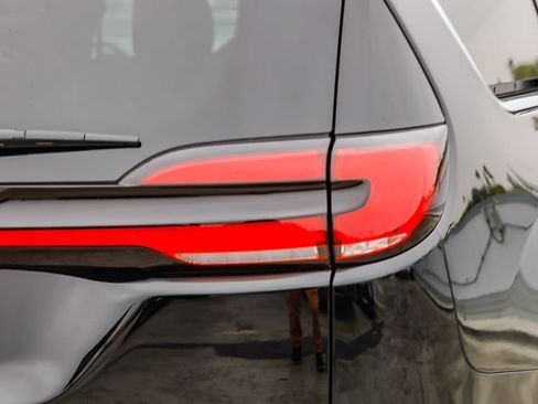 New 2027 Chrysler Pacifica Select FWD image 10