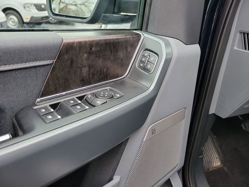 Certified 2022 Ford F150 Lariat w/ Equipment Group 502A High image 19