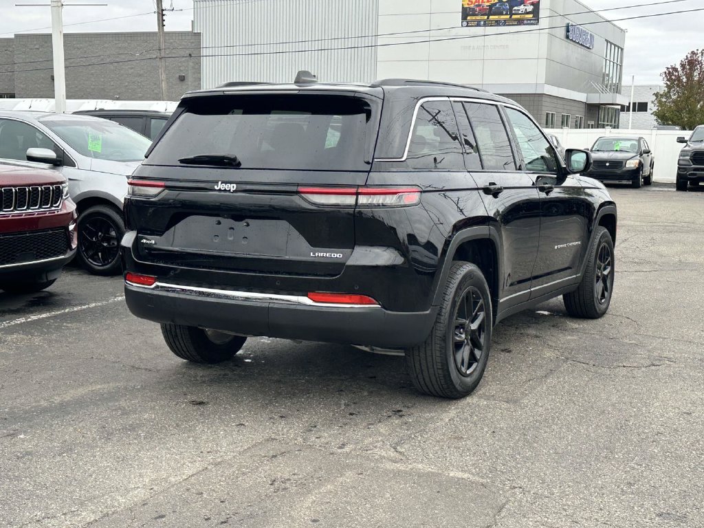 Used 2024 Jeep Grand Cherokee Laredo X w/ Luxury Tech Group I AWD/4WD image 4