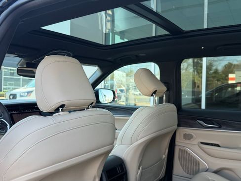 Used 2023 Jeep Grand Cherokee 4WD 4xe image 38