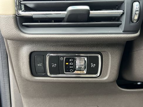 Used 2023 Lincoln Corsair Reserve w/ Equipment Group 202A image 15