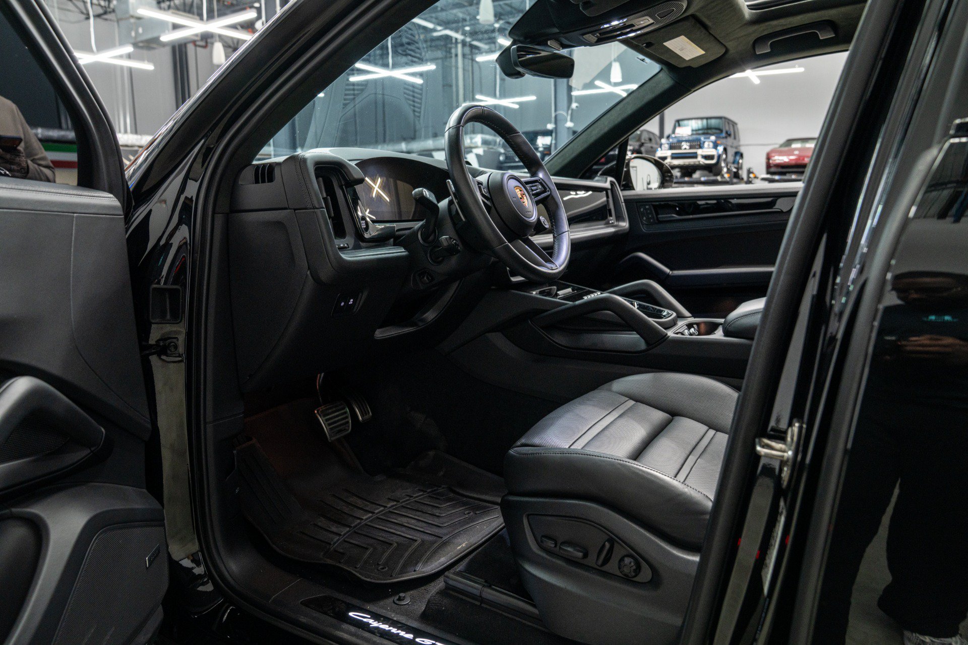 Used 2025 Porsche Cayenne GTS AWD/4WD image 22