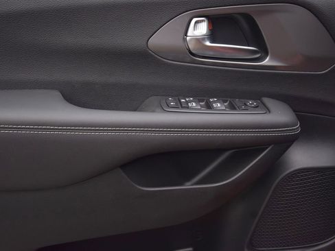 New 2026 Chrysler Voyager LX image 28