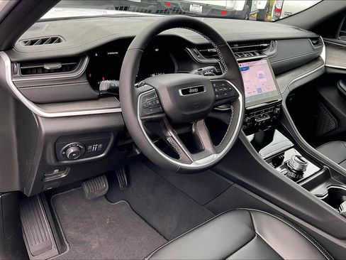 New 2025 Jeep Grand Cherokee Limited w/ Black Appearance Package AWD/4WD image 7