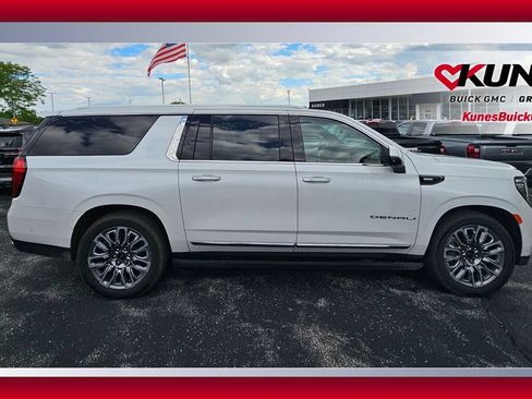 Used 2023 GMC Yukon XL Denali Ultimate w/ LPO, Floor Liner Package AWD/4WD image 12