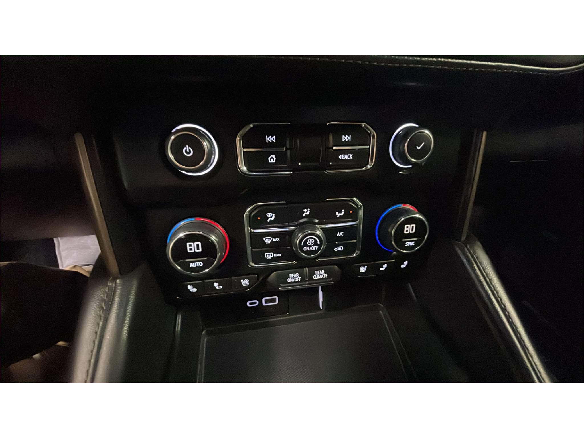 Used 2024 Chevrolet Tahoe High Country AWD/4WD image 13