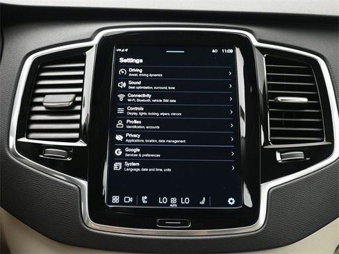 Used 2024 Volvo XC90 B5 Plus w/ Protection Package Premier image 15