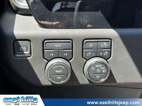 Used 2023 Chevrolet Silverado 1500 LTZ w/ LTZ Convenience Package II AWD/4WD image 30