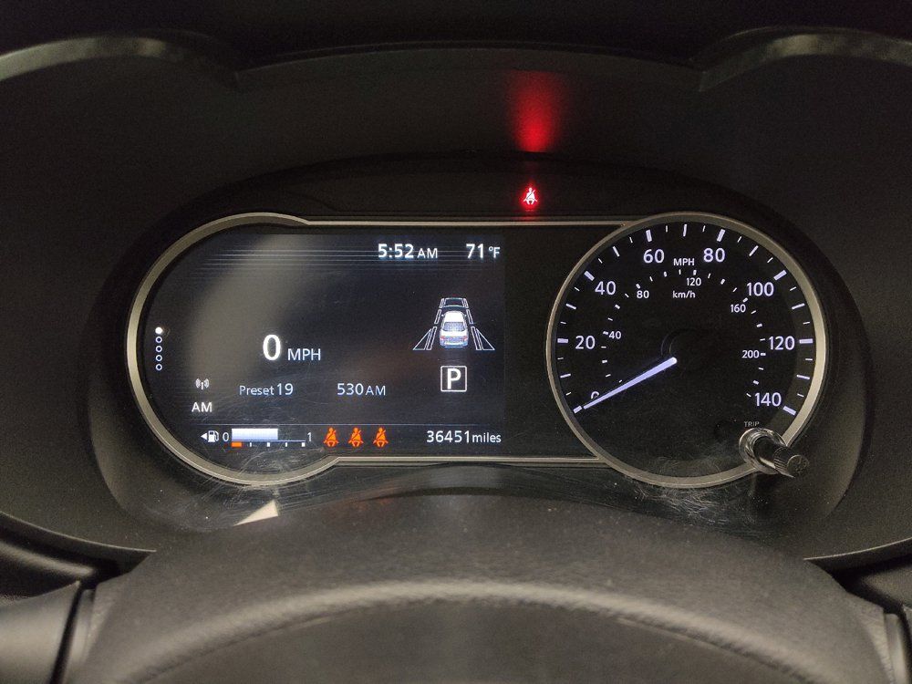 Used 2024 Nissan Versa SR FWD image 23
