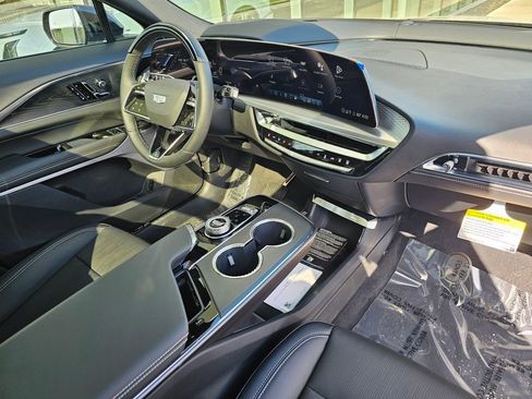 New 2026 Cadillac Lyriq Signature Sport AWD/4WD image 10