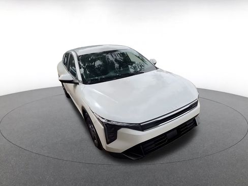 Used 2025 Kia K4 LXS image 3