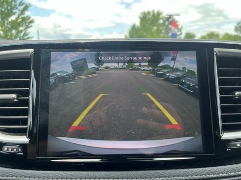 Used 2023 Chrysler Pacifica Touring-L FWD image 18