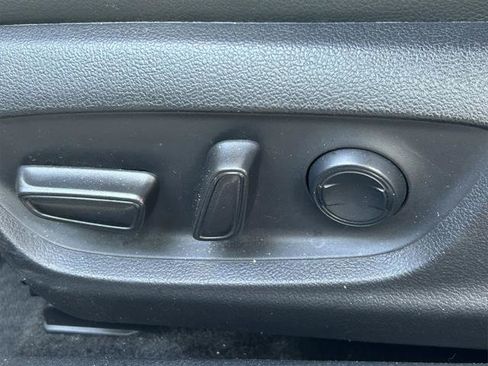 Certified 2022 Toyota Camry SE image 21