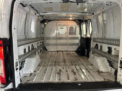 Used 2015 Ford Transit 250 130 Low Roof w/ Exterior Upgrade Package image 18
