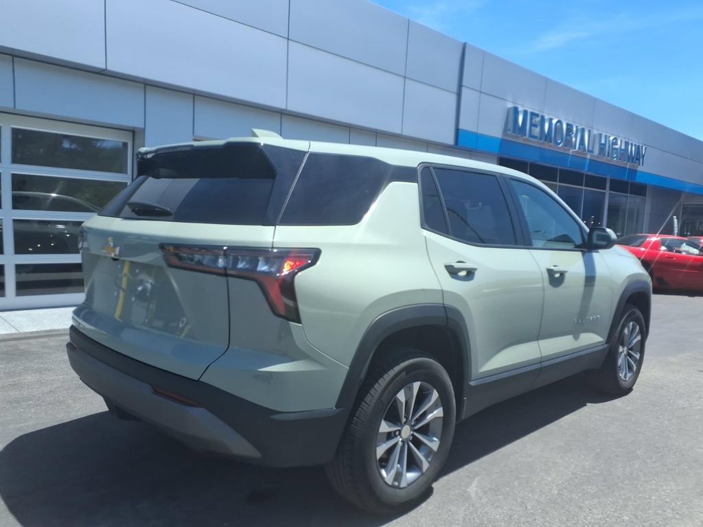 Used 2026 Chevrolet Equinox LT AWD/4WD image 7