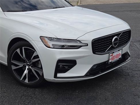Used 2024 Volvo S60 B5 Core FWD image 2