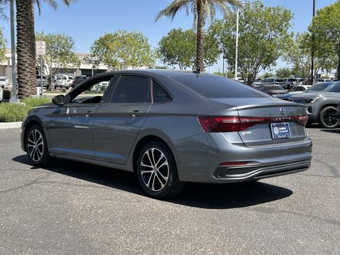 Used 2025 Volkswagen Jetta Sport FWD image 3