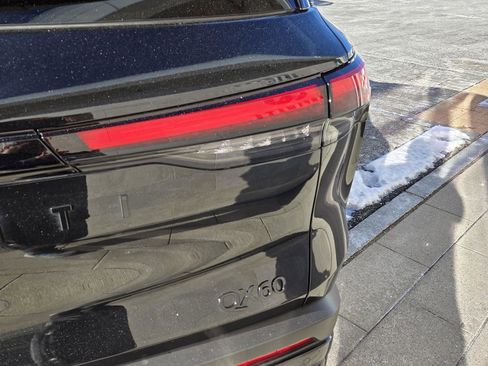 Certified 2025 INFINITI QX60 Luxe w/ Black Edition image 12