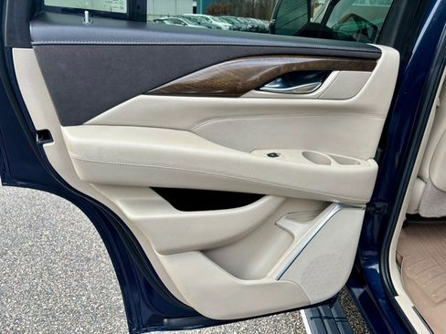 Used 2018 Cadillac Escalade Premium Luxury image 18