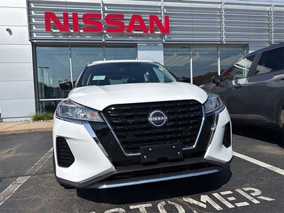 New 2025 Nissan Kicks Play S