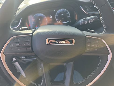 New 2025 Jeep Grand Cherokee Laredo image 8