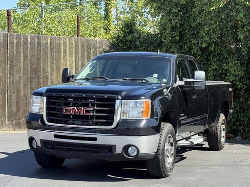 Used 2009 GMC Sierra 3500 SLT w/ SLT Convenience Package image 3