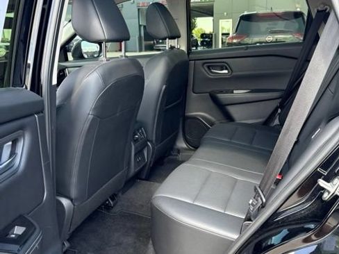 Used 2024 Nissan Rogue SV w/ SV Premium Package AWD/4WD image 6