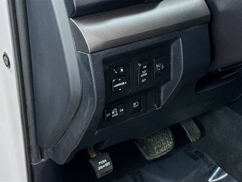 Used 2018 Toyota Tundra 4x4 Double Cab image 10
