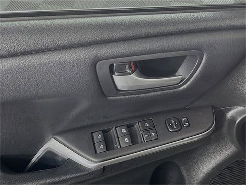 Used 2017 Toyota Camry SE image 18