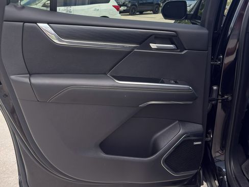 Used 2024 GMC Acadia Elevation image 19