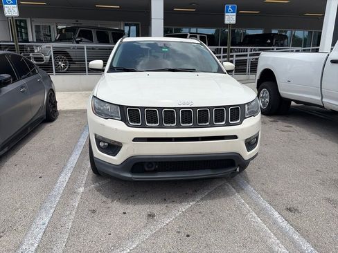 Used 2020 Jeep Compass Latitude FWD image 3