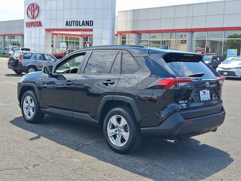 Used 2019 Toyota RAV4 XLE AWD/4WD image 5