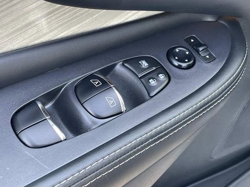 Used 2018 Nissan Murano Platinum image 15