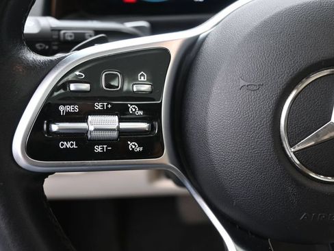 Used 2023 Mercedes-Benz GLB 250 w/ Premium Package image 28