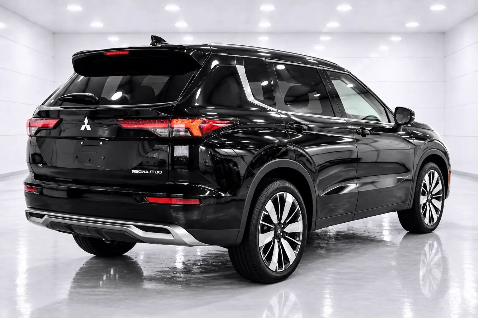 Used 2025 Mitsubishi Outlander AWD image 5